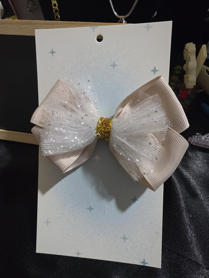Moño con detalle de tul dorado / Hair Bow gold tulle details